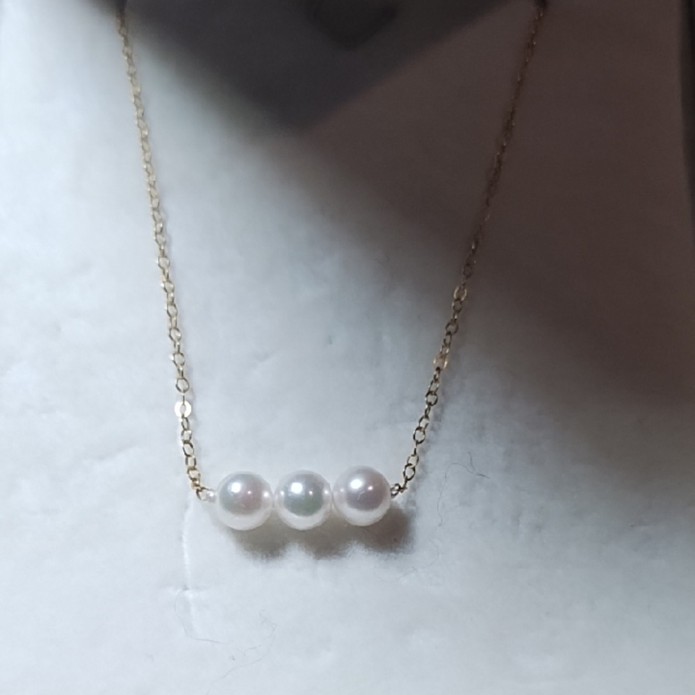 Elegant Gold Pearl Necklace